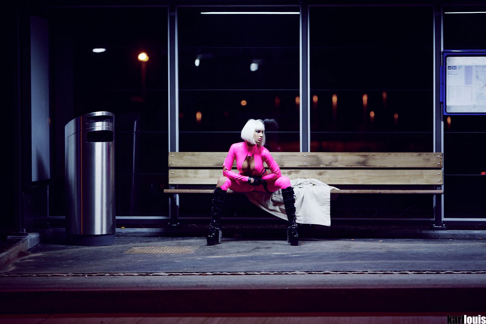 latex late night bus Foto & Bild | portrait, portrait ...