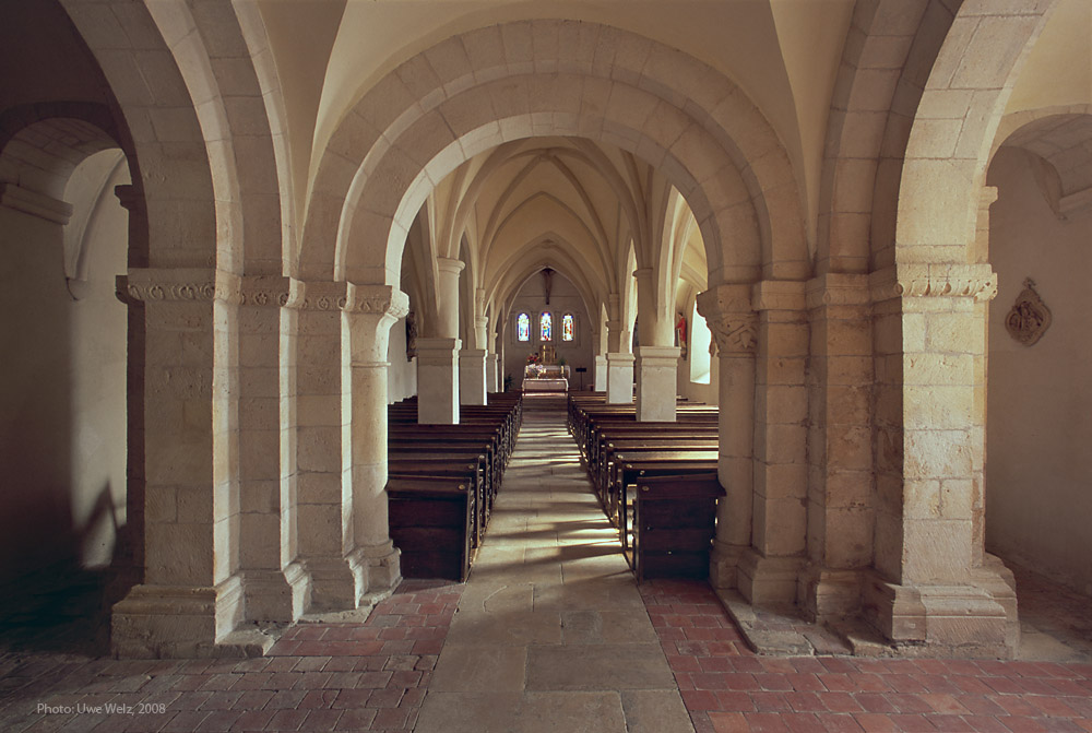 LAÎTRE-SOUS-AMANCE, Église Saint-Laurent: Vorhalle (Narthex), Blick nach Osten