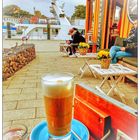 Latte Macchiato im Strandkorb