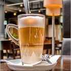 Latte mit Lampe