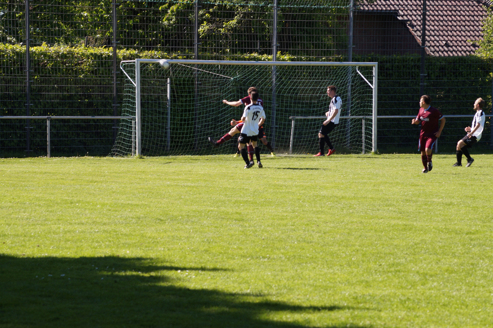 Lattenknaller des SC Wegberg beim Spitzenspiel gegen Katzem