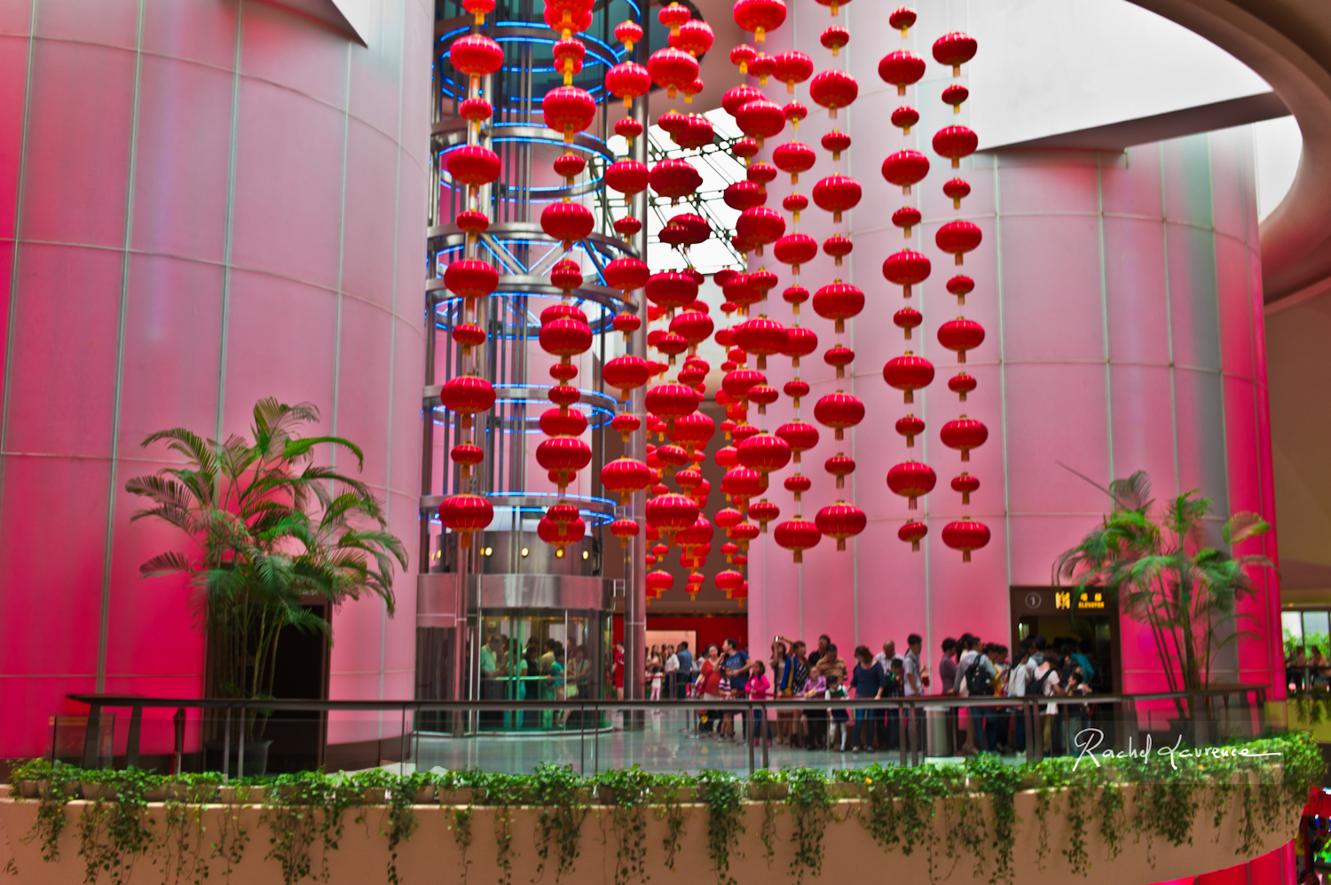 L'attente dans la fameuse Pearl Tower de Shanghai