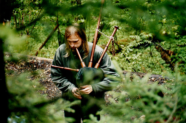 Latvian bagpipes in Estonian woods