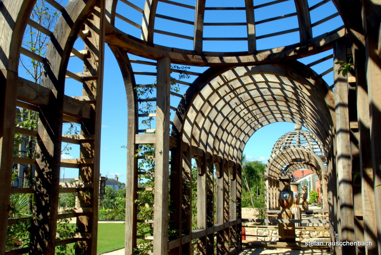 Laubengänge in Arundel Foto & Bild landschaft, garten