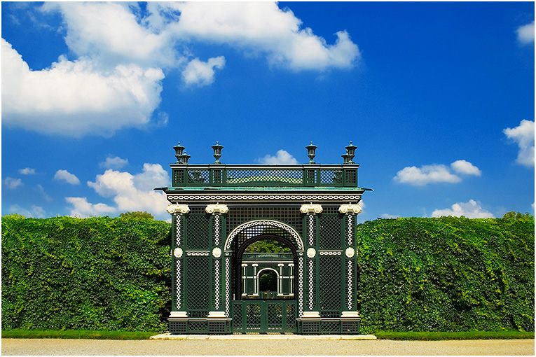 Laubengang im Park Schönbrunn