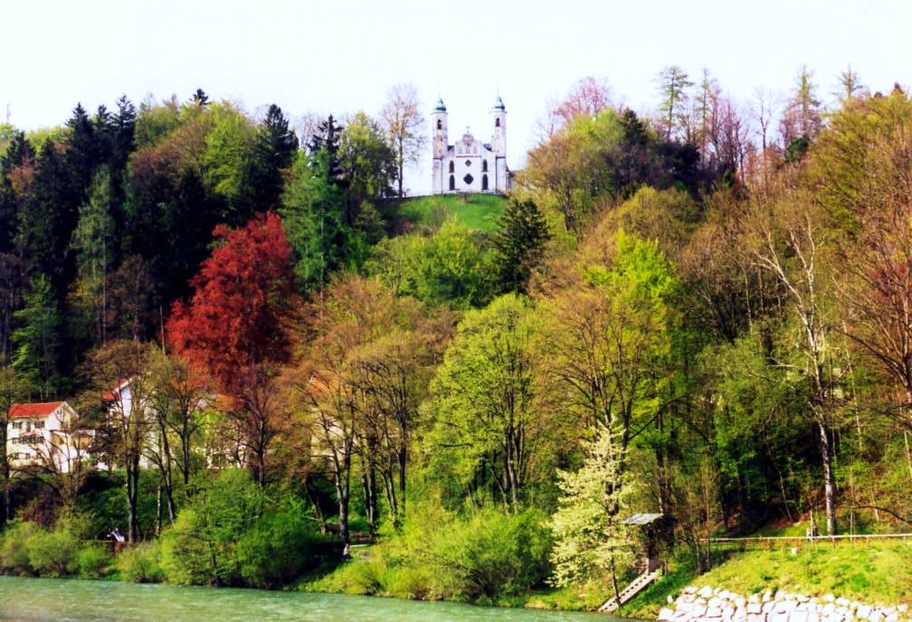 Laubfärbung unter der Kapelle