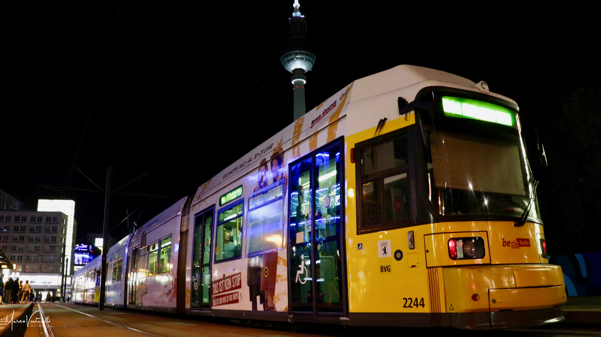 laue Sommernacht auf dem Alexanderplatz