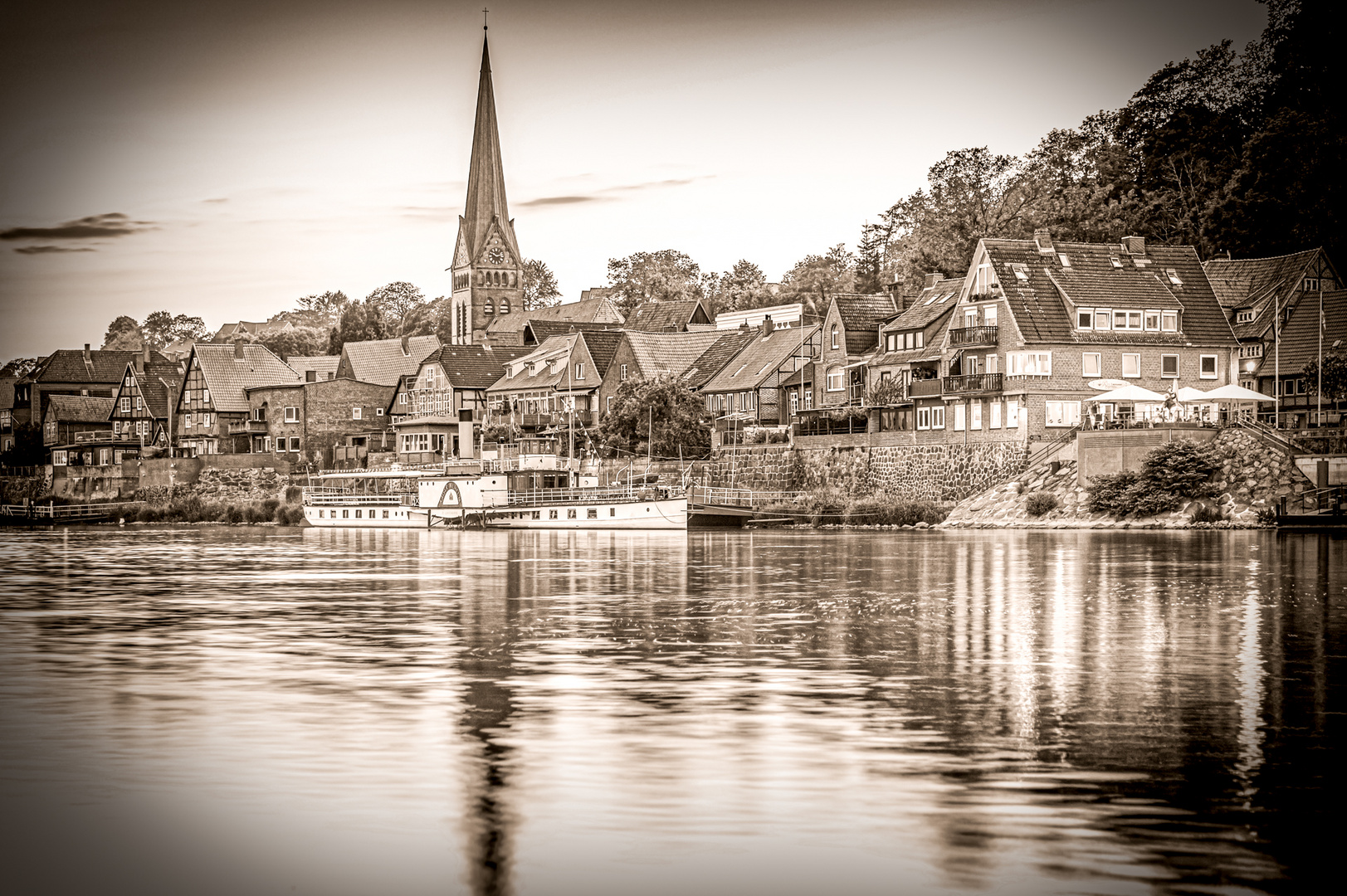 Lauenburger Altstadt sepia