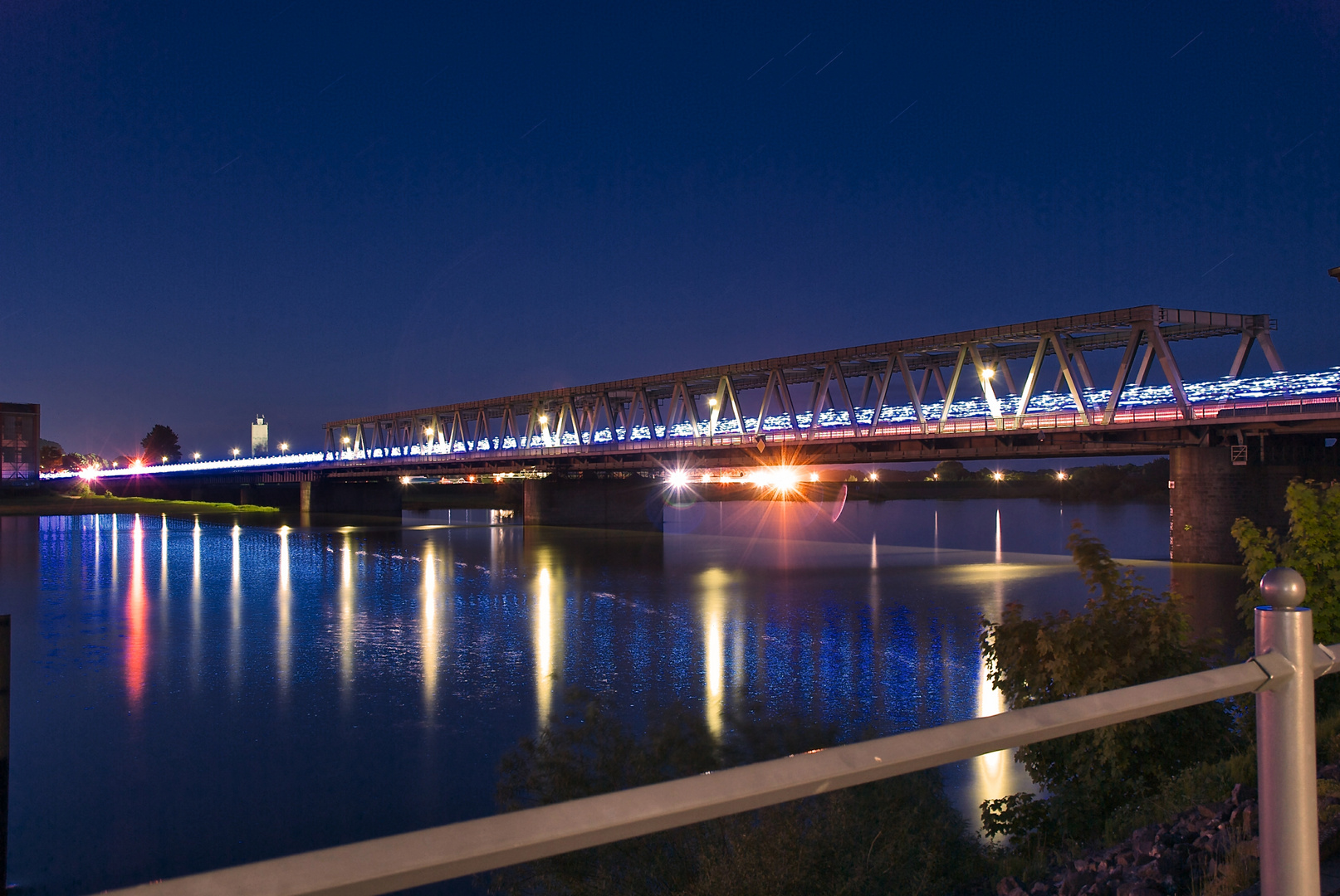 Lauenburger Elbbrücke mit Blaulichtalarm