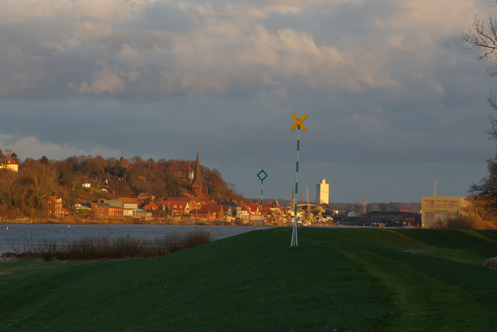 Lauenburger Unterstadt in der Abendsonne.