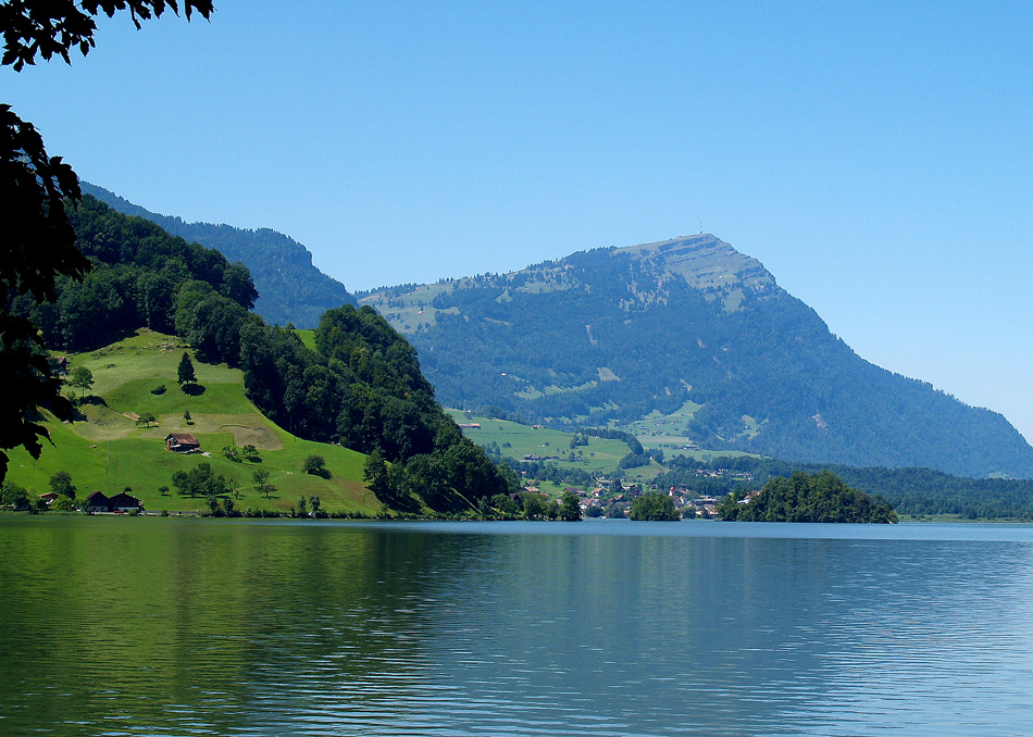 Lauerzer See mit Blick auf Rigi