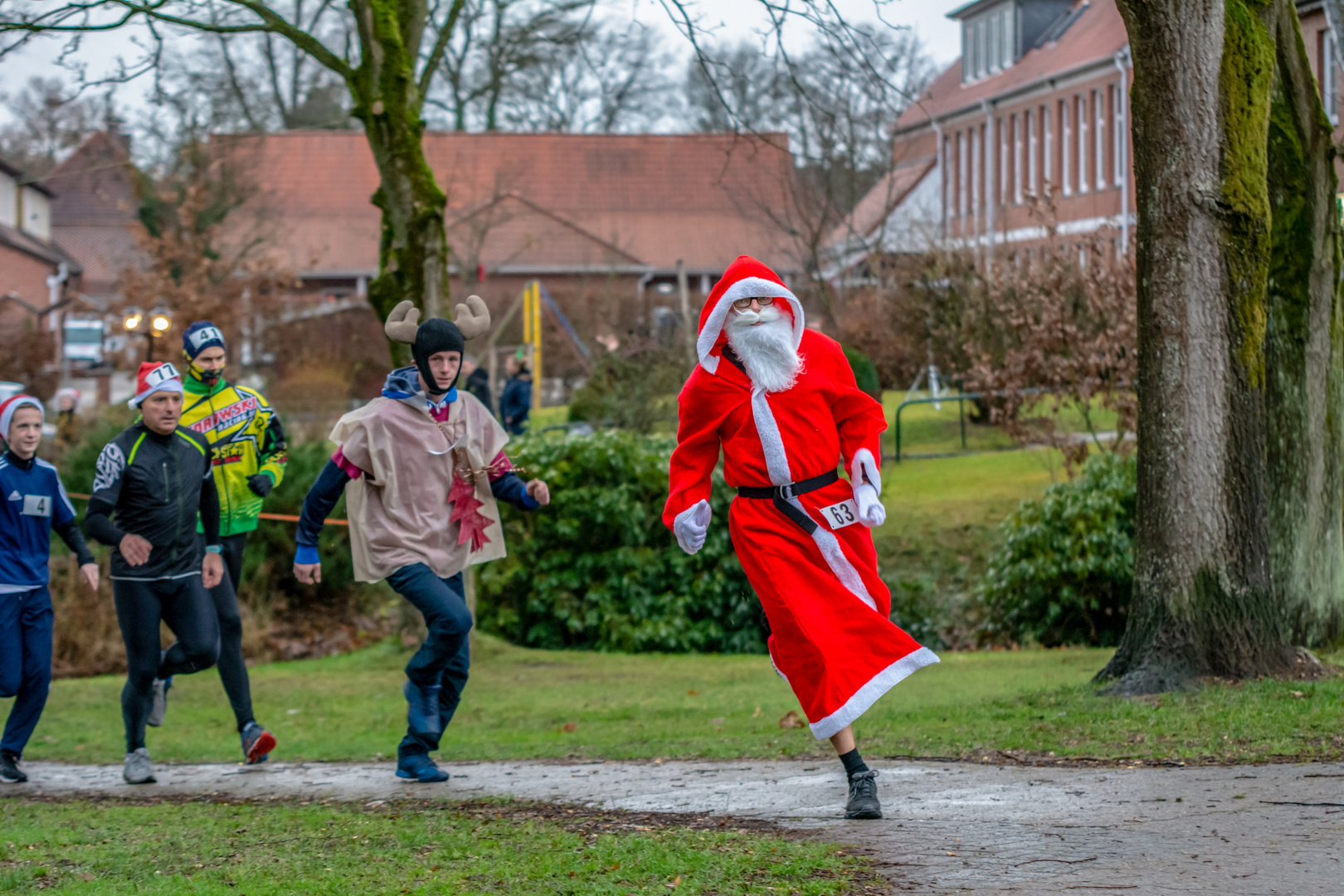 Lauf-   Weihnachtsmann-lauf ........