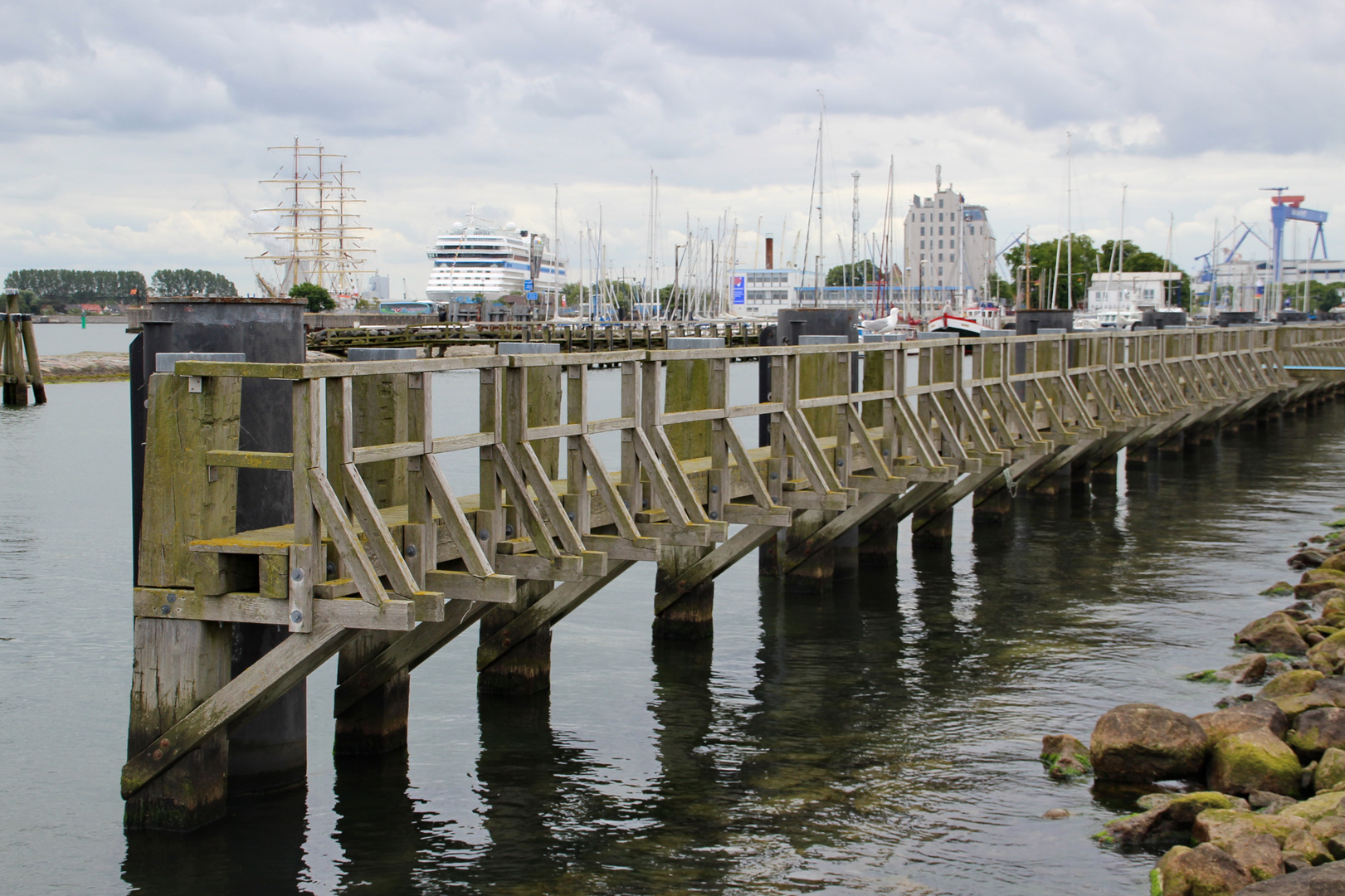 Laufsteg Hafen