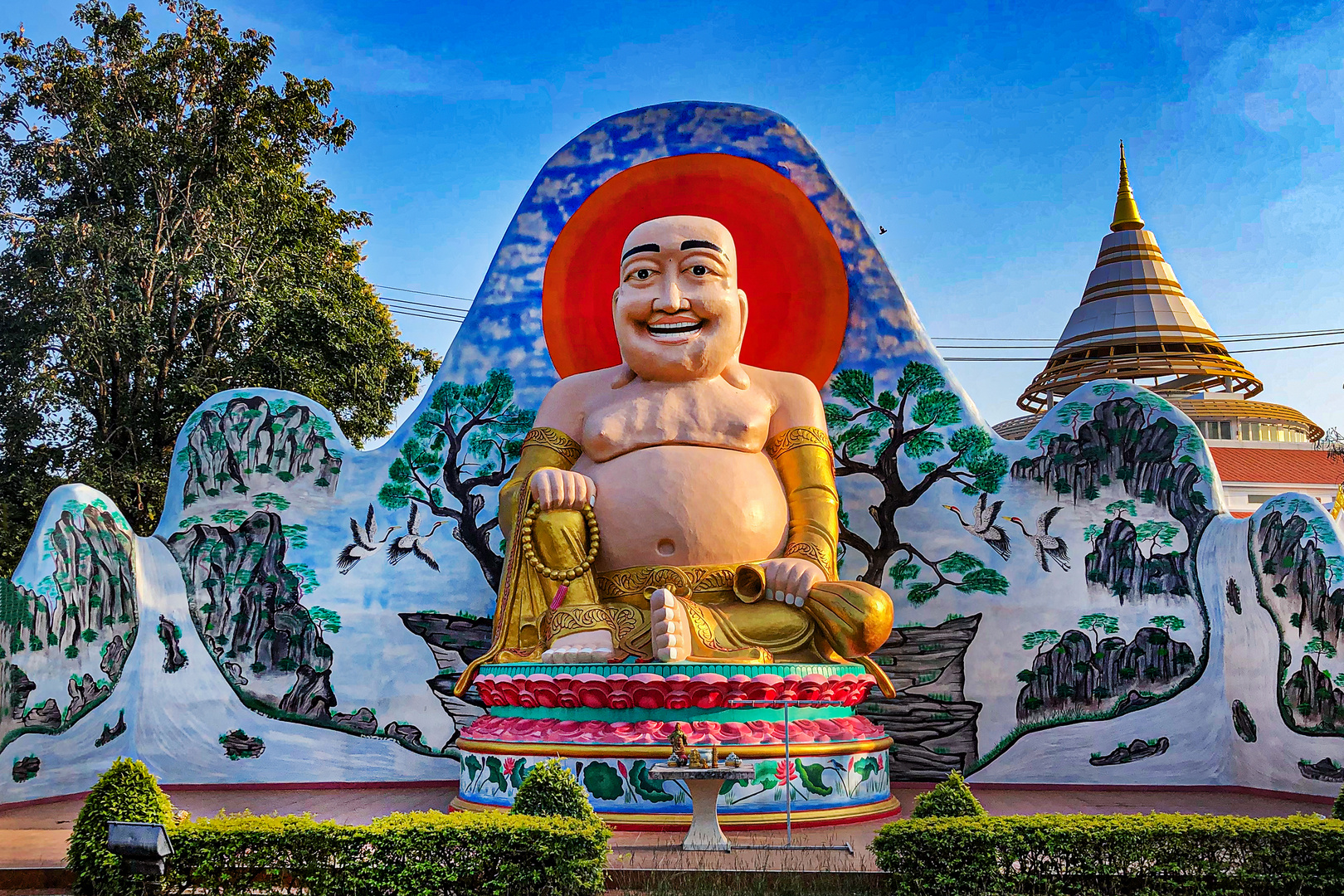 Laughing Budai in Wat Thaworn