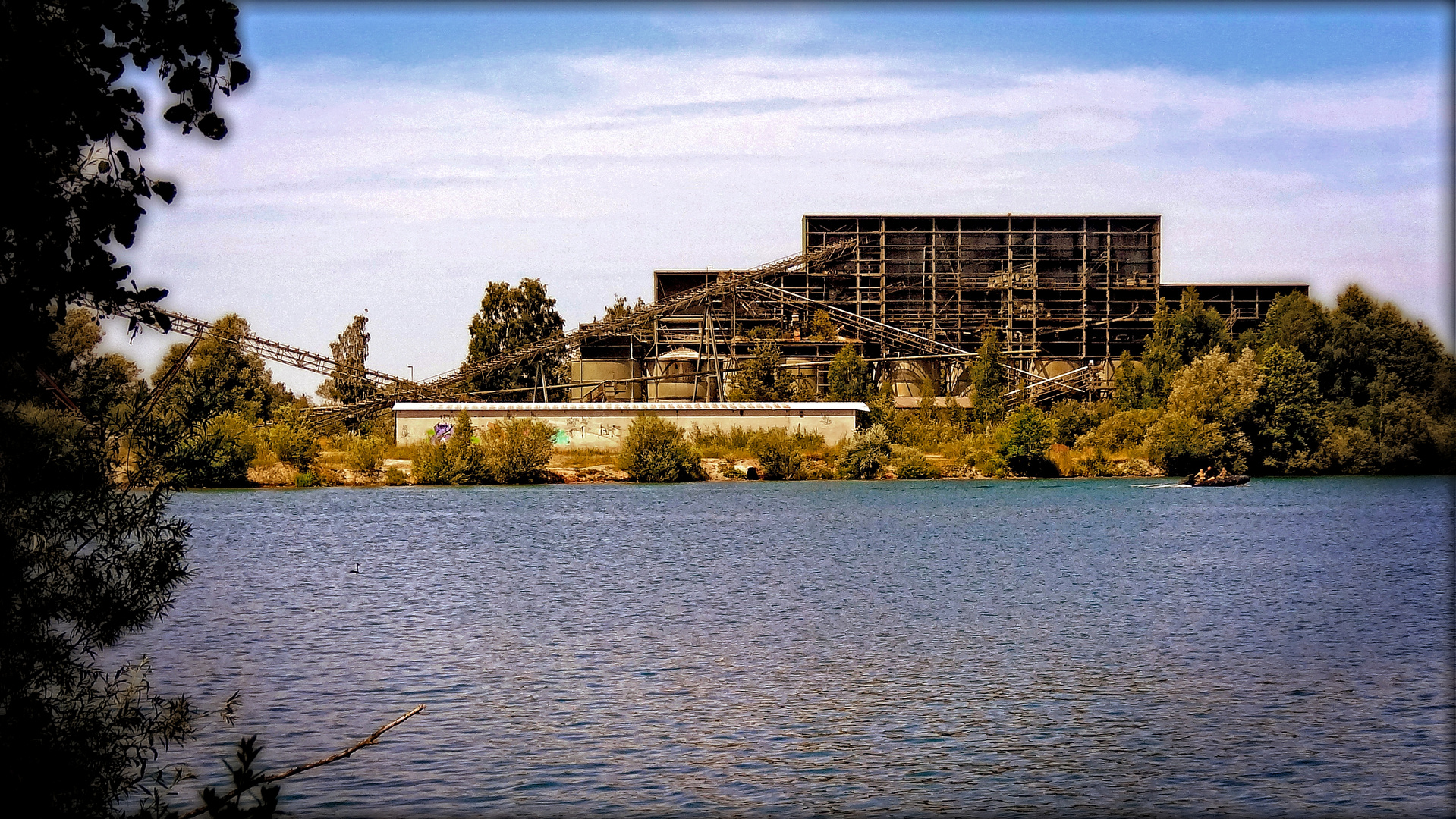 laupheim - blick vom sursee-ufer auf altes kieswerk