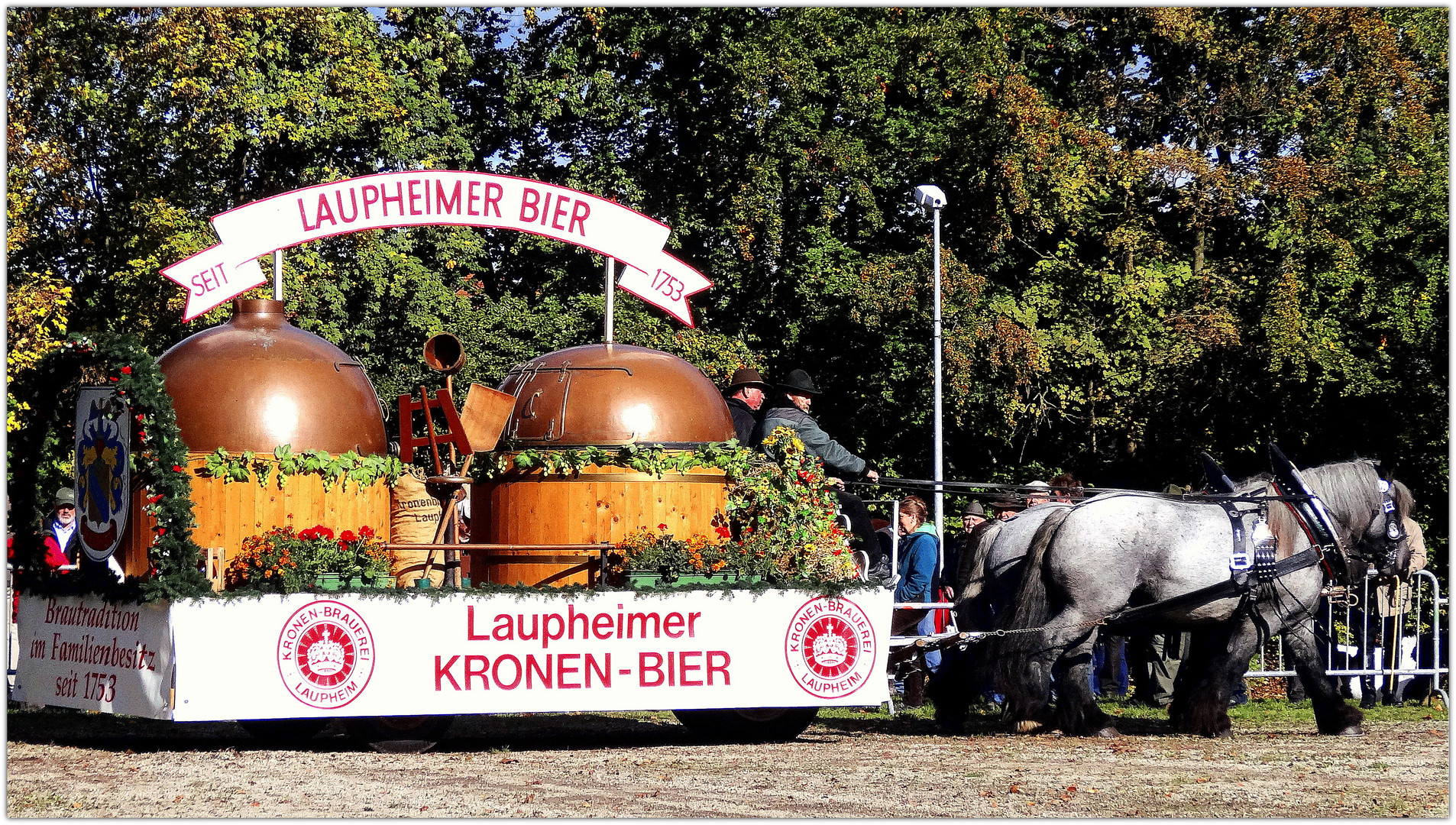 laupheimer kronen-bier beim kaltblutpferdemarkt