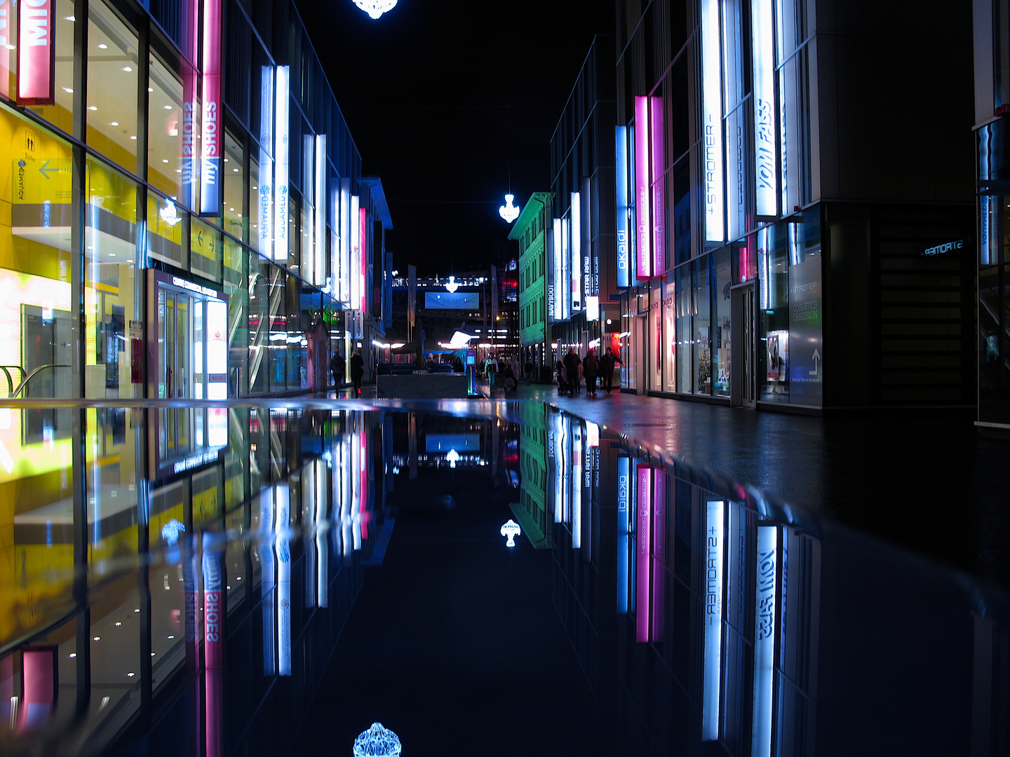 Lausanne bei Nacht