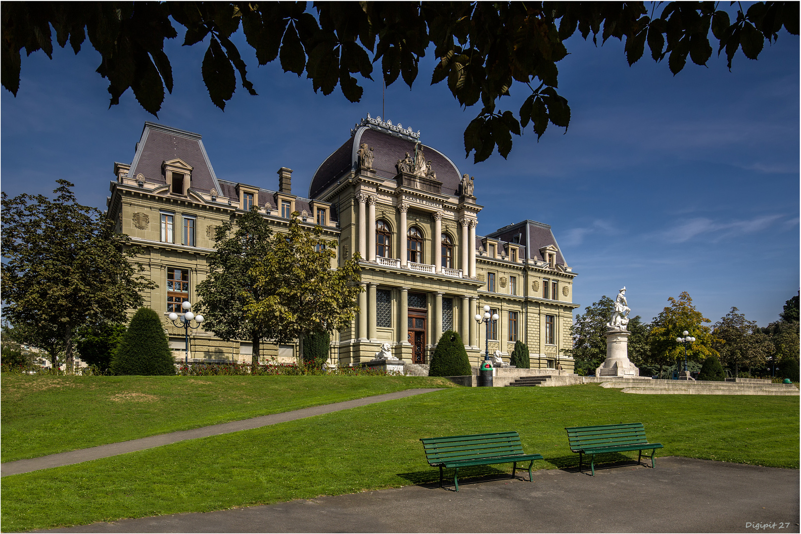 Lausanne Palais de Justice 2016-02