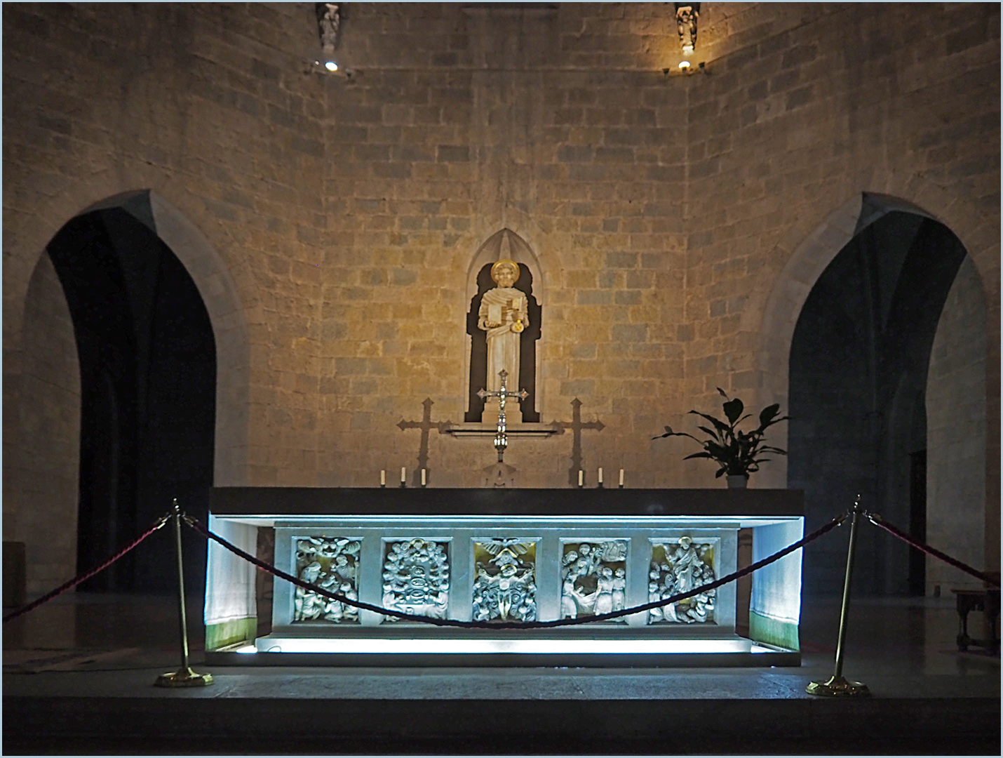 	L’autel principal de l’Eglise Saint-Pierre de Figueras