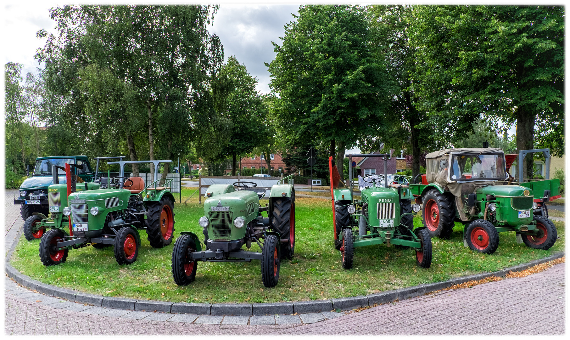 lauter grüne Schlepper