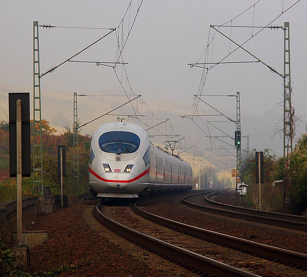 Lautlos aus dem Nebel