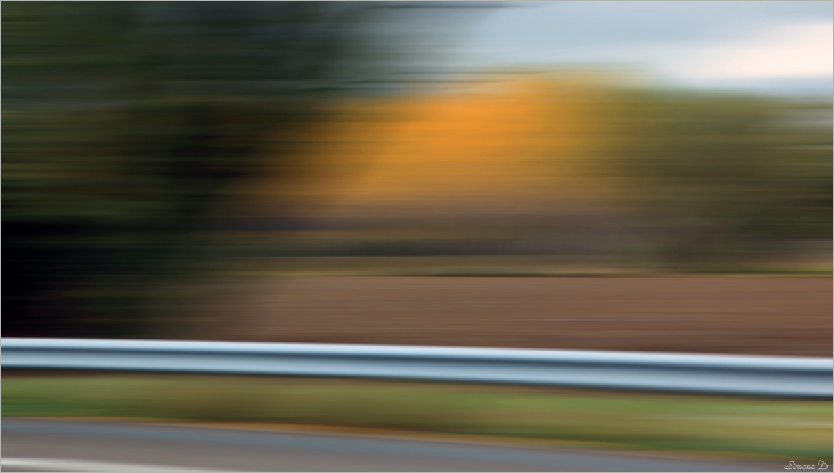 L'automne et l'autoroute .