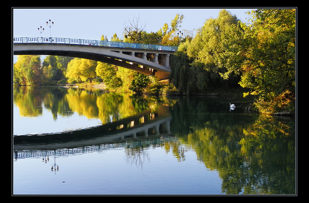 L'automne s'invite sur la Marne .