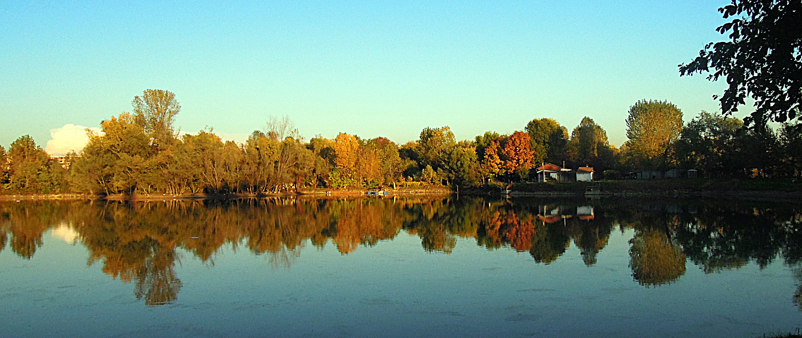 L'Autunno si specchia