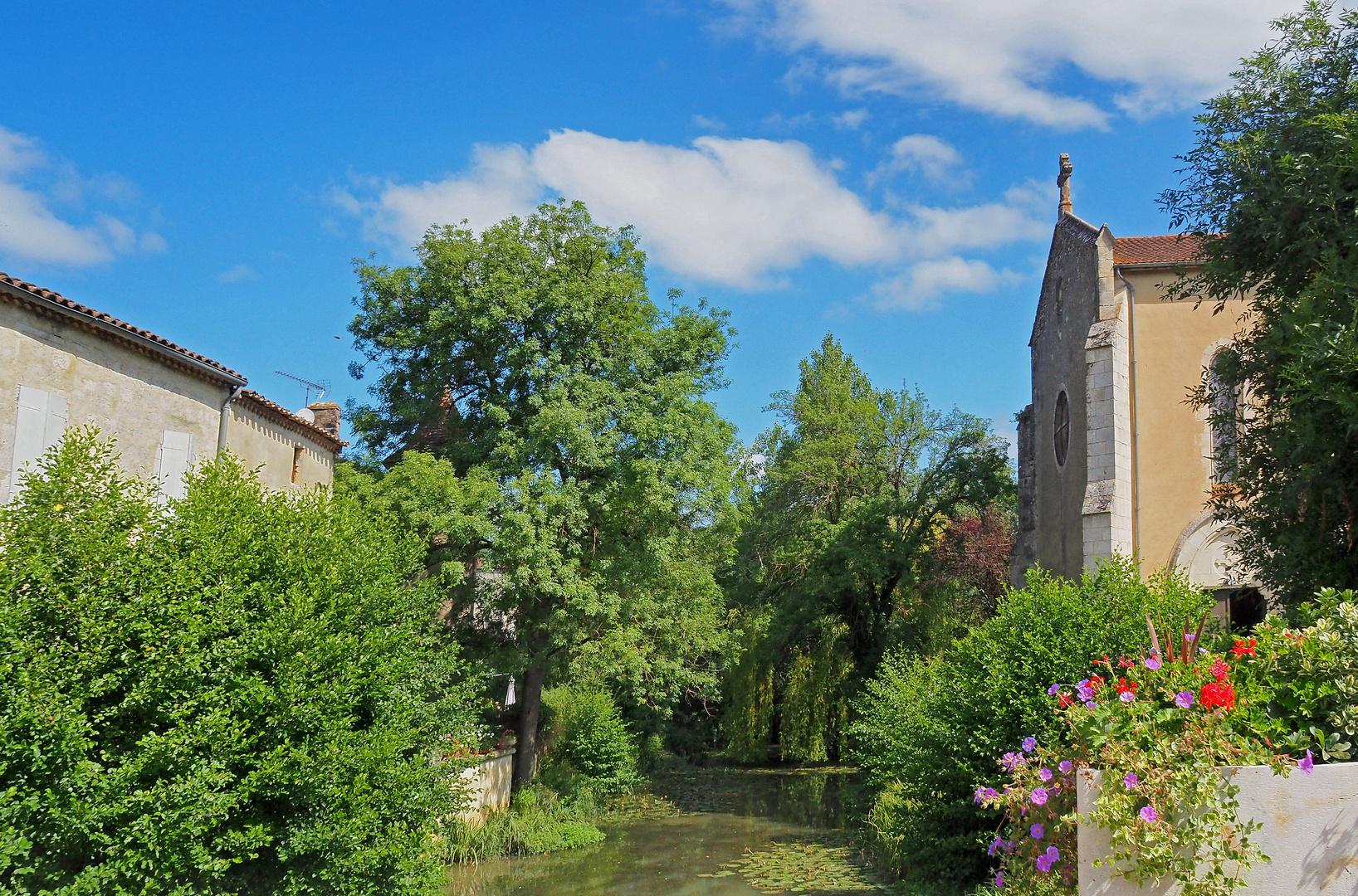 L’Auzoue et l’Eglise Saint-Laurent à Fourcès