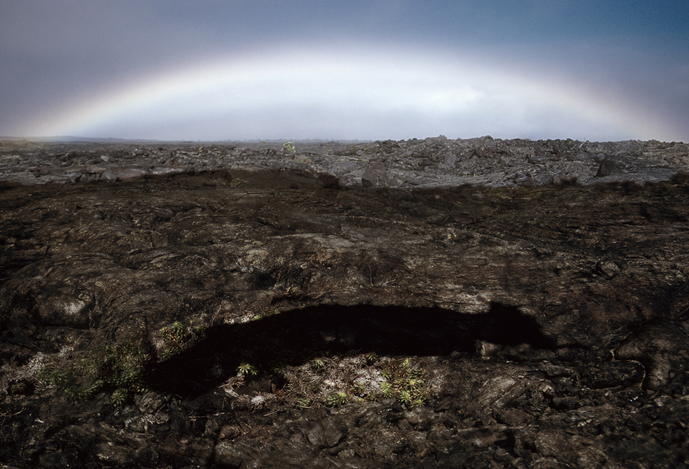 Lava Tube mit Regenbogen.