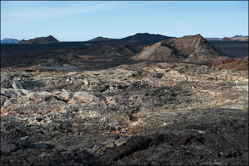 [ Lava und Krater ]