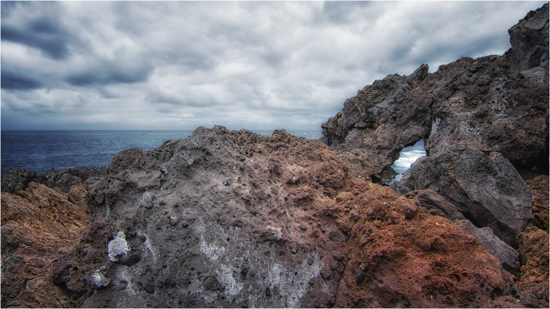 Lava und Meer