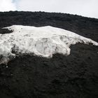 lava y nieve en el Etna