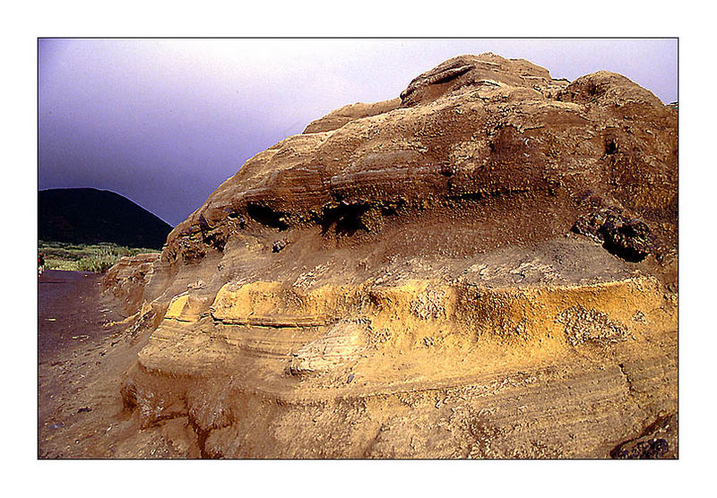 Lavaasche auf den Felsen