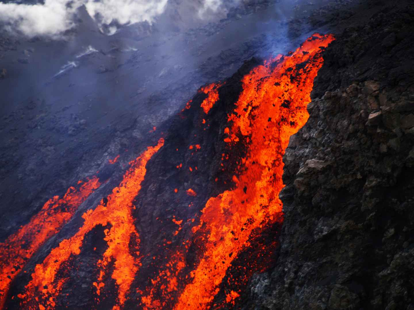 Lavafall Eyjafjalla Vulkan Island 2010