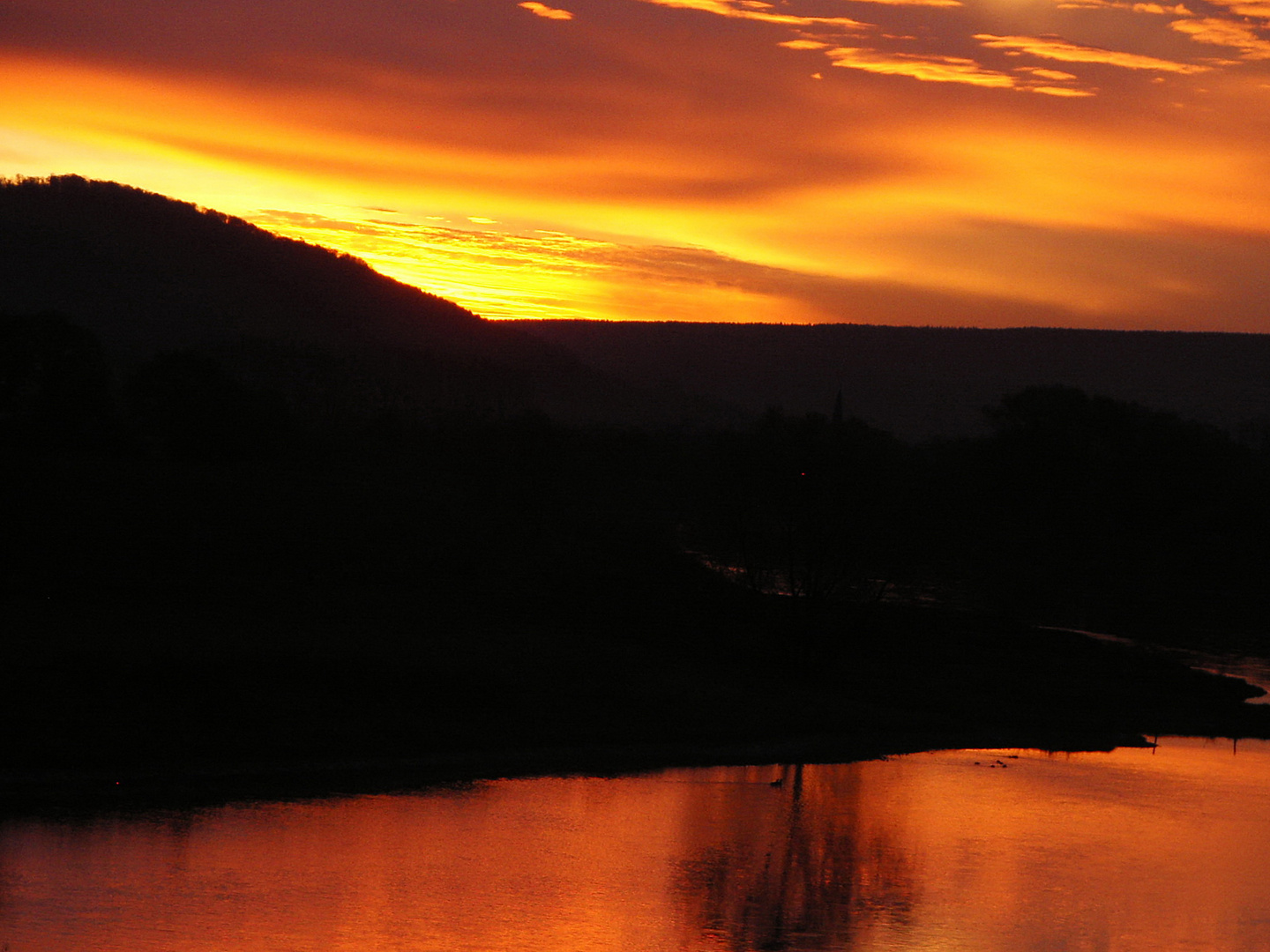 Lavafluss Weser in Polle