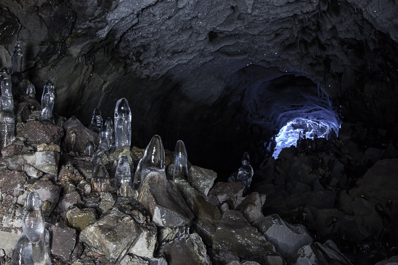 Lavahöhle "Surtshellir" auf Island