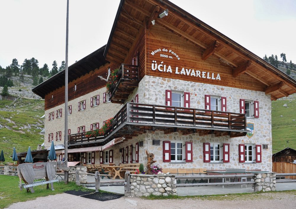 Lavarella Hütte 2042 m