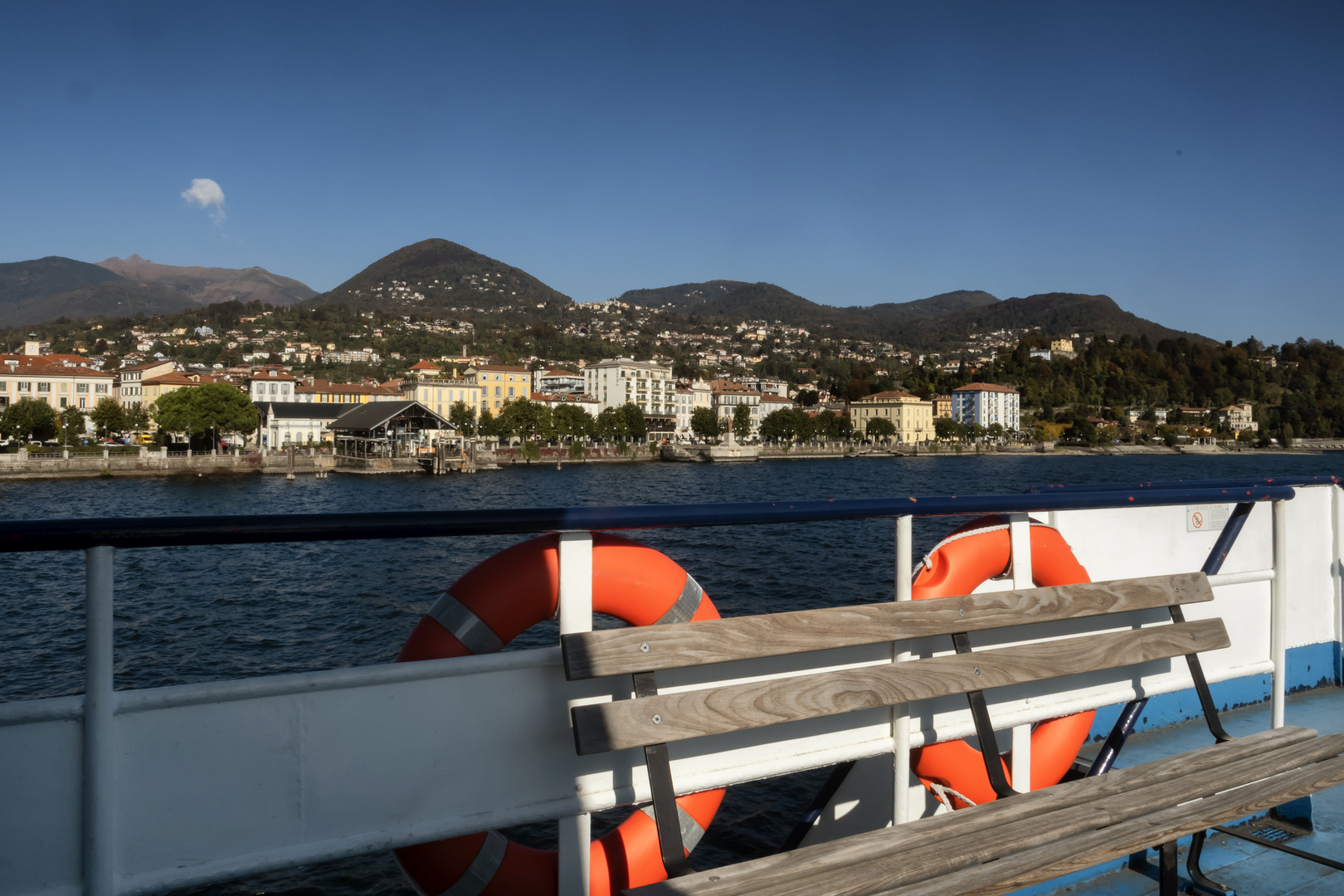 Laveno dal traghetto