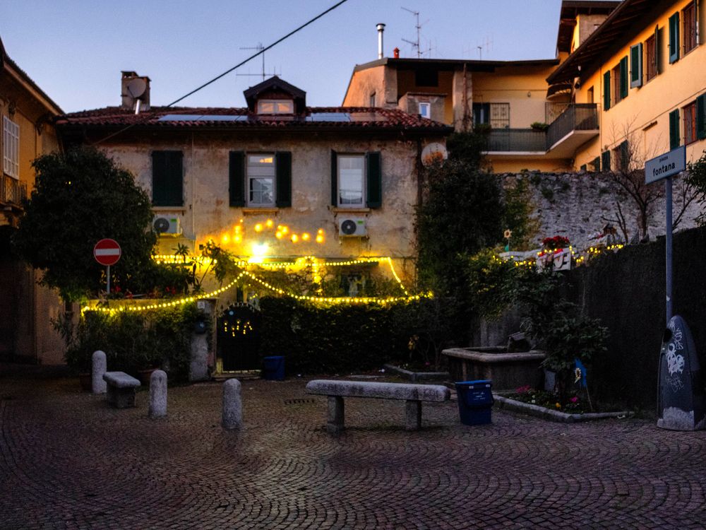 Laveno, Piazza Fontana