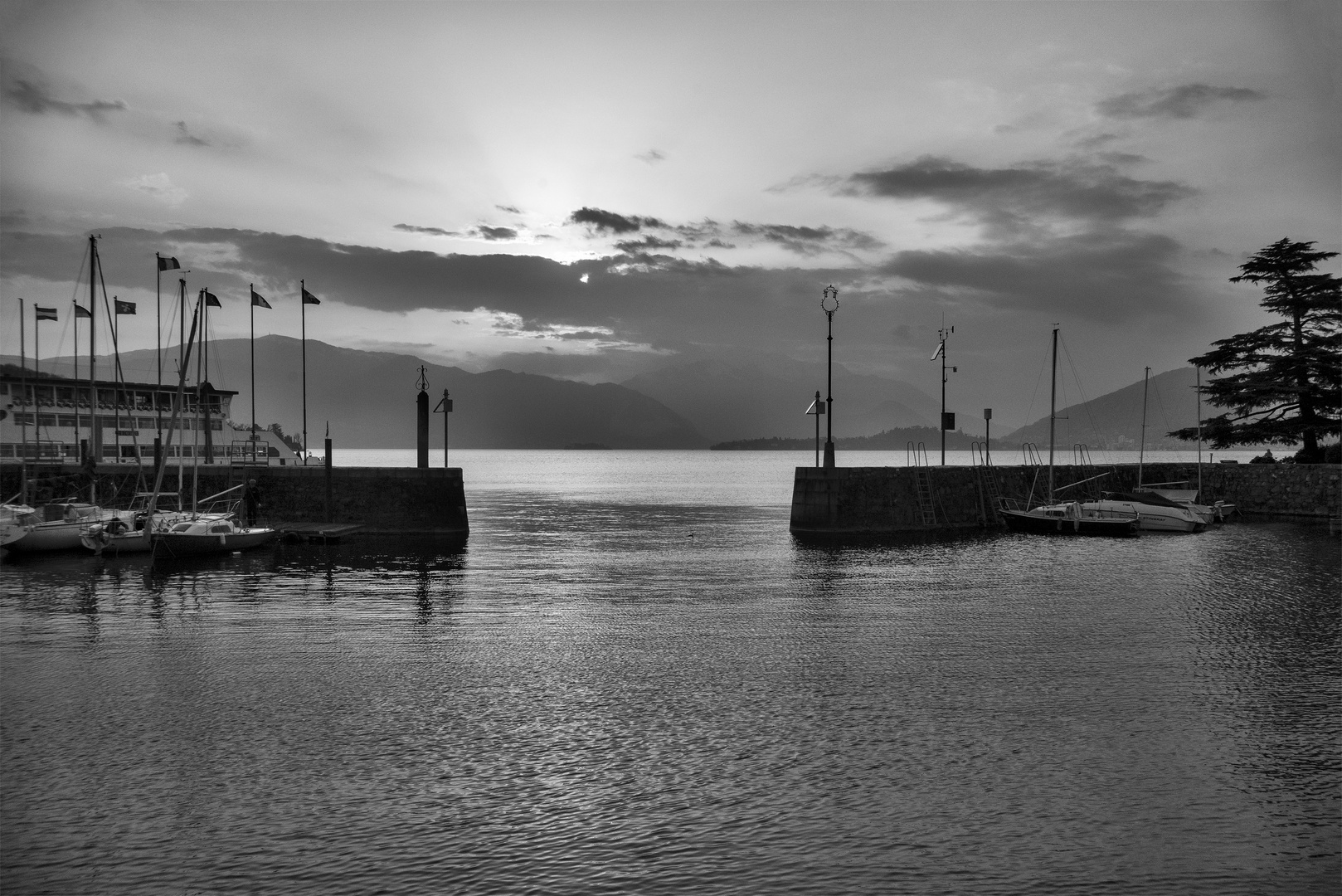 Laveno, porto al tramonto