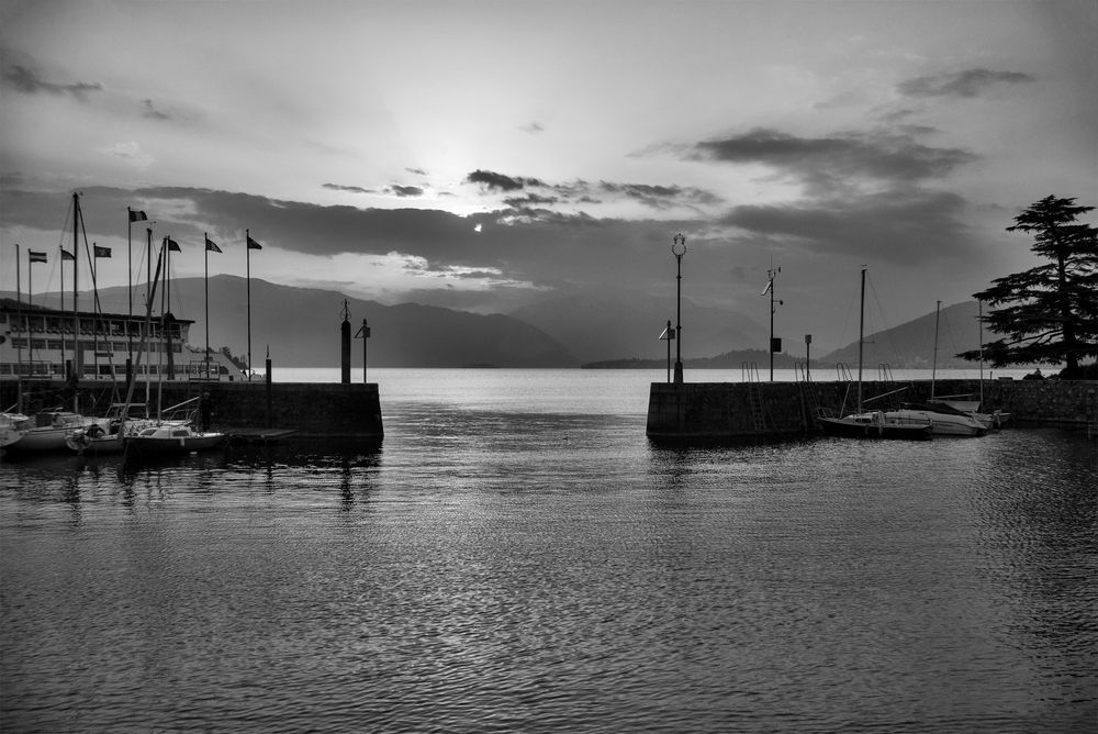 Laveno, porto al tramonto