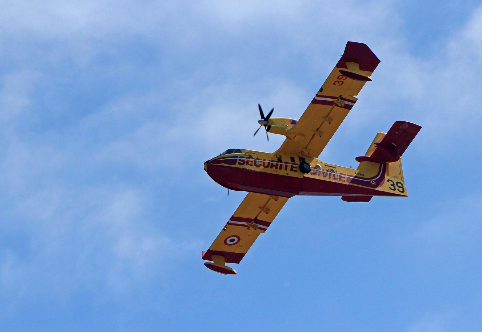 l'avion jaune