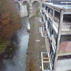 lavoir carbonisage de dolhain vu d'un bac suspendu à une grue....