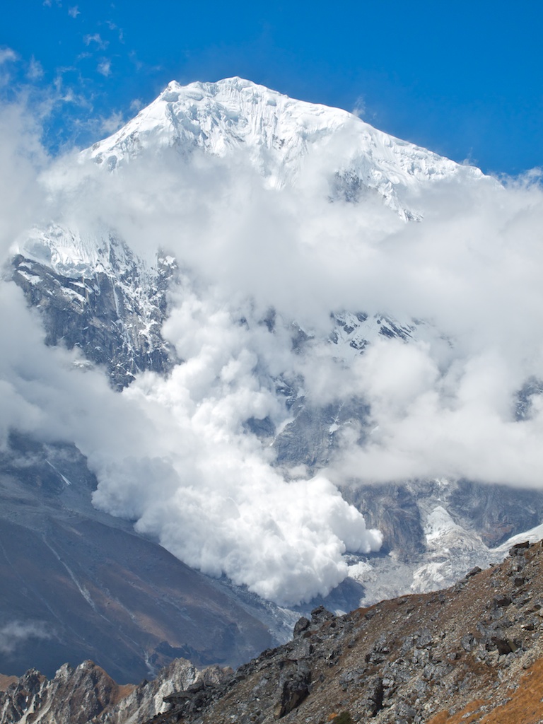 Lawinenabgang am Langtang Lirung 2