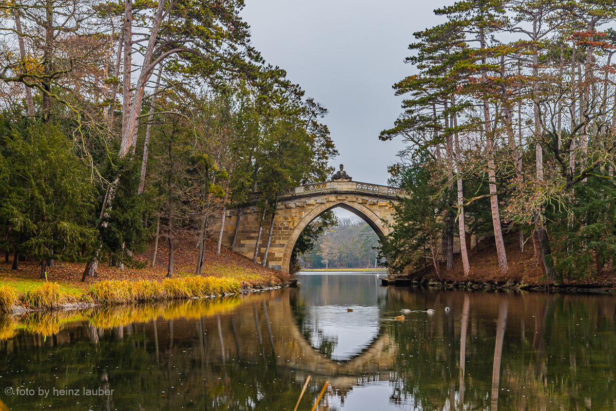 LAXENBURG SCHLOSSPARK IM HERBST