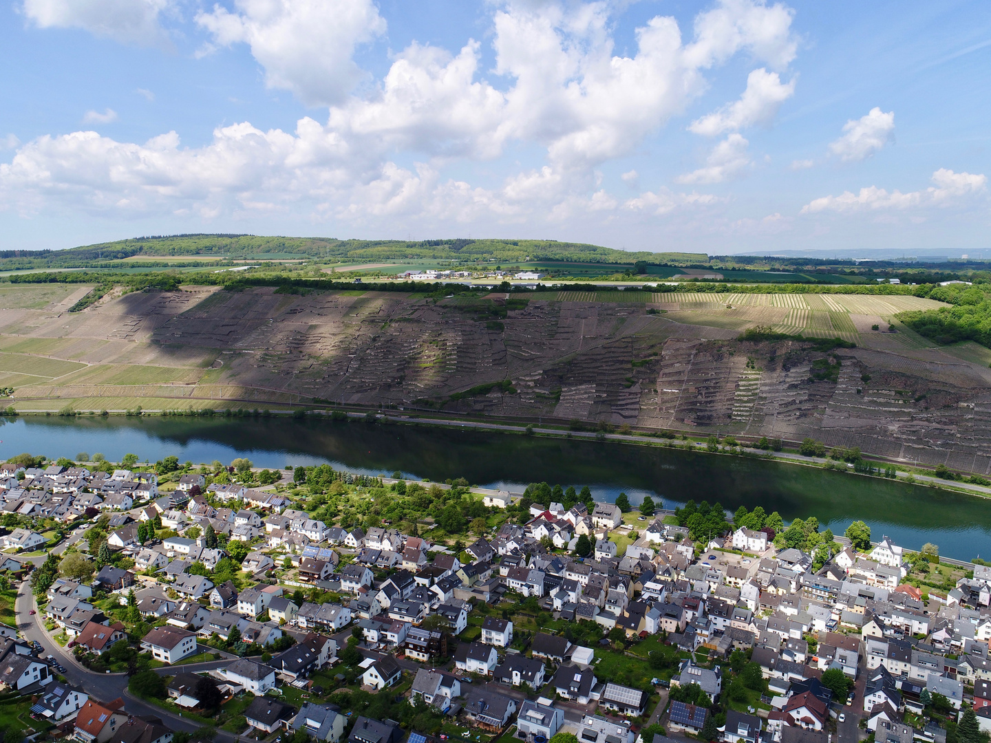 Lay, die Mosel und die Winninger Weinberge