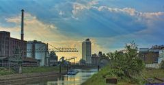 Lazy afternoon at the harbour. / HDR