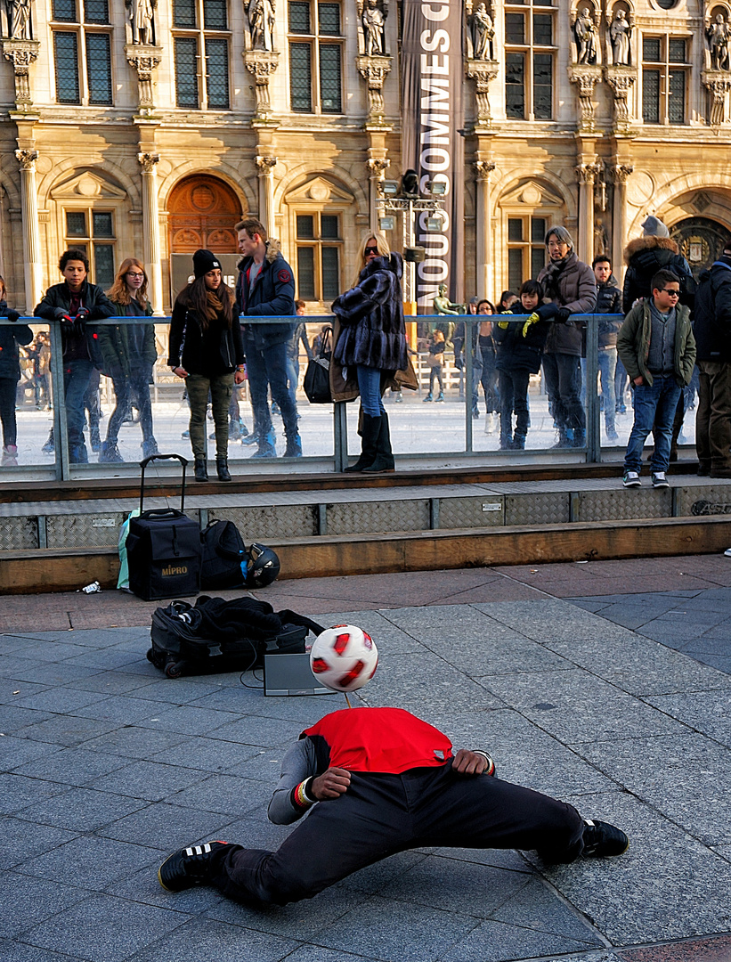 Le ballon a remplaçé leur téte.....