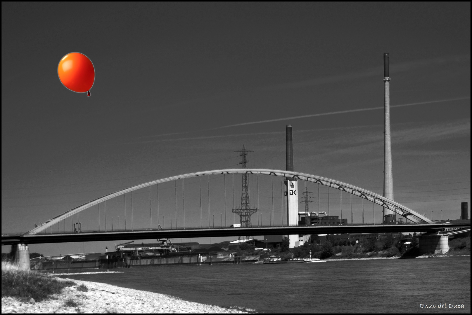 Le ballon orange in Duisburg - Brücke der Solidarität